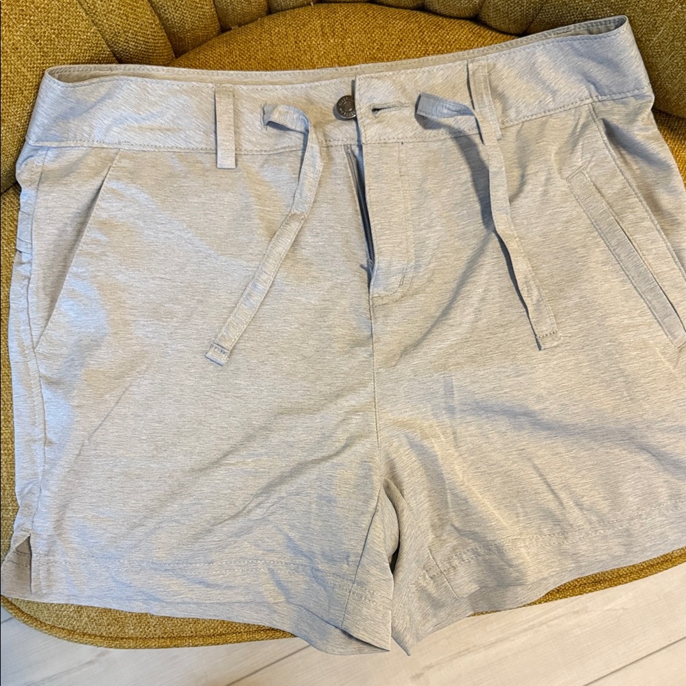 Magellan Outdoors Women's Light Gray Cargo Shorts